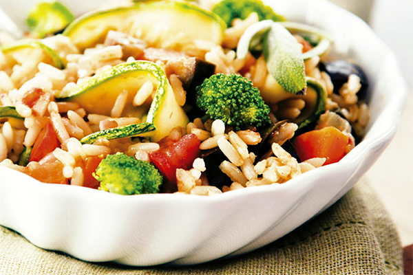 consumir mais legumes e verduras no jantar - arroz colorido