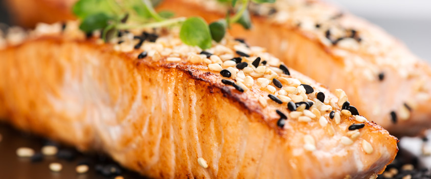 Uma ceia de natal mais leve - Salmão com crosta de gergelim