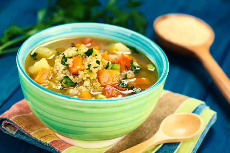 Caldos e Sopas Saudáveis - Sopa de Legumes com Frango