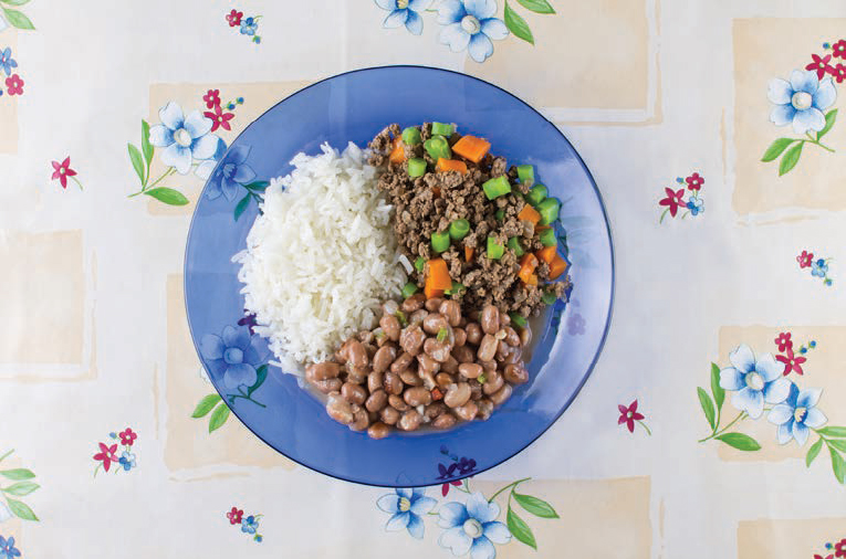 Jantar engorda? - Arroz, feijão, carne moída com legumes