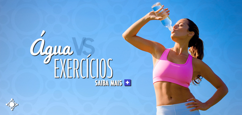 atleta tomando água durante exercício