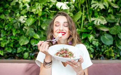 Comer consciente: 5 dicas para incluir o mindful eating na sua vida